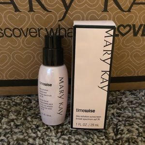 Mary Kay Day Solution Sunscreen